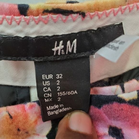 H&M Floral Print Ankle Dress Pants w/slits on hem - Picture 6 of 11